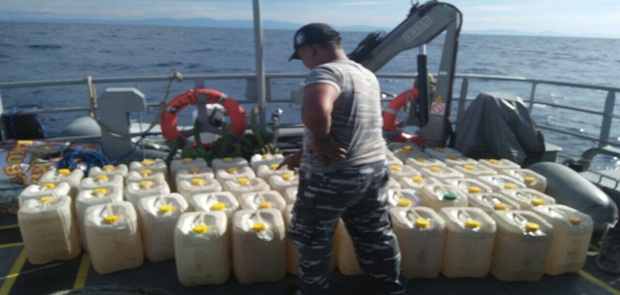 Bakamla RI Amankan Kapal Pengangkut 7.320 Liter Miras Cap Tikus seharga Rp. 610 juta.