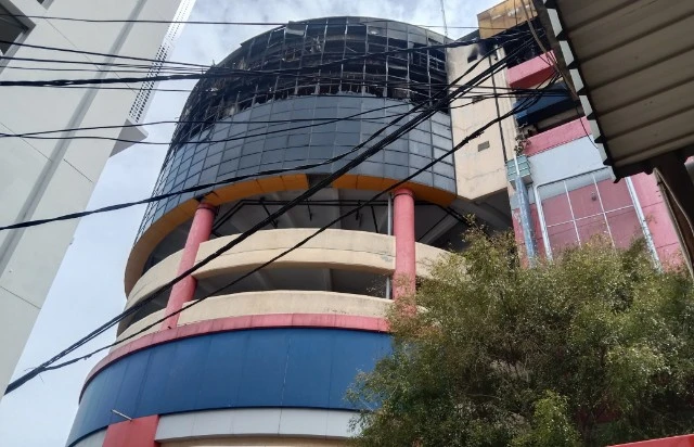 9 Korban Masih Dicari di Lantai Glodok Plaza yang Terbakar