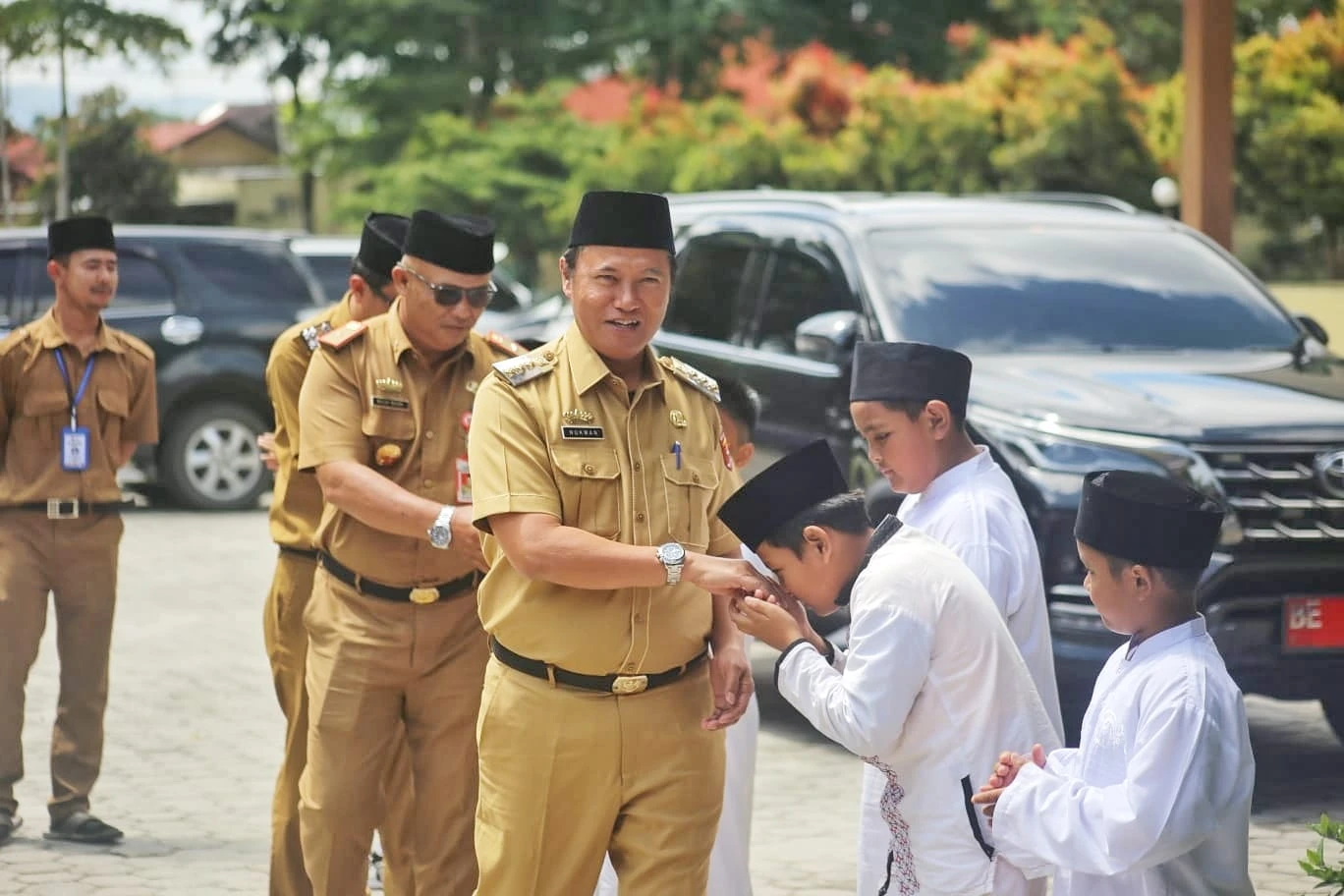Hadiri Ujian Terbuka Dan Bakti Sosial Rumah Qur'an, Nukman Janji Umrohkan Salah Satu Siswa