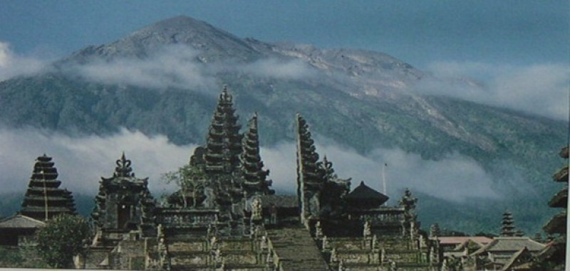 Gunung Agung di Bali Berstatus Level III