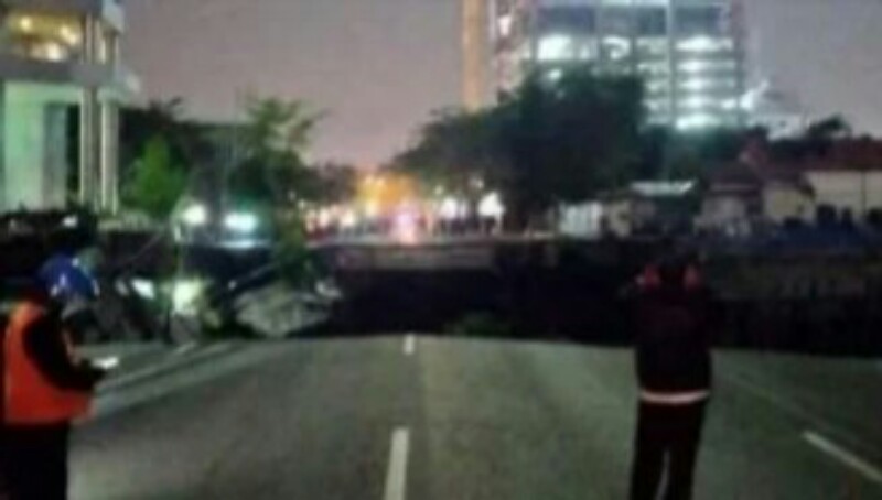 Jalan Raya Gubeng Amblas Hingga 20 Meter