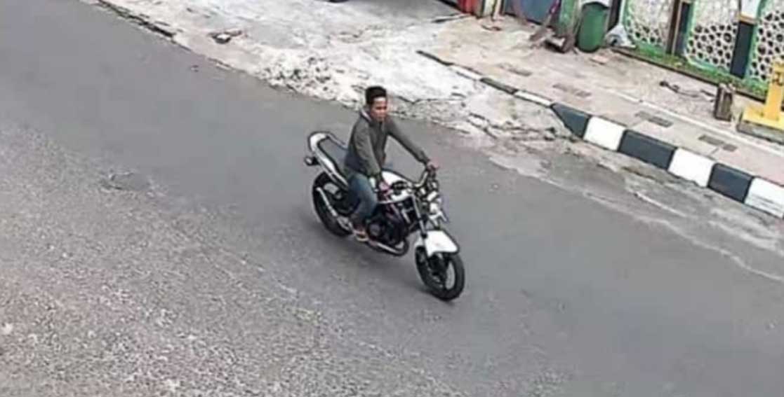 Warga Balik Bukit Di Heboh Kan Dengan Aksi Pencurian Motor Di Siang Bolong