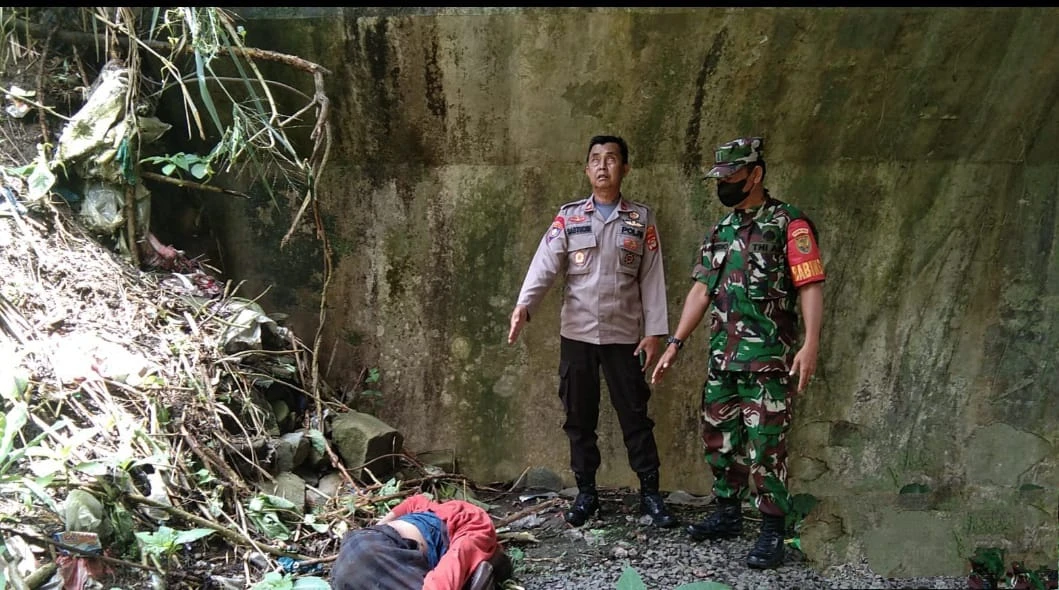 Warga Pasar Liwa Digegerkan dengan Penemuan Mayat di Bawah Jembatan Seranggas