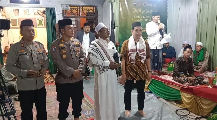 Hadiri Pembukaan Majelis Sholawat Nur Hidayah Darrussaggaf, Dr Kun Wardana Didoakan Habib Fikri