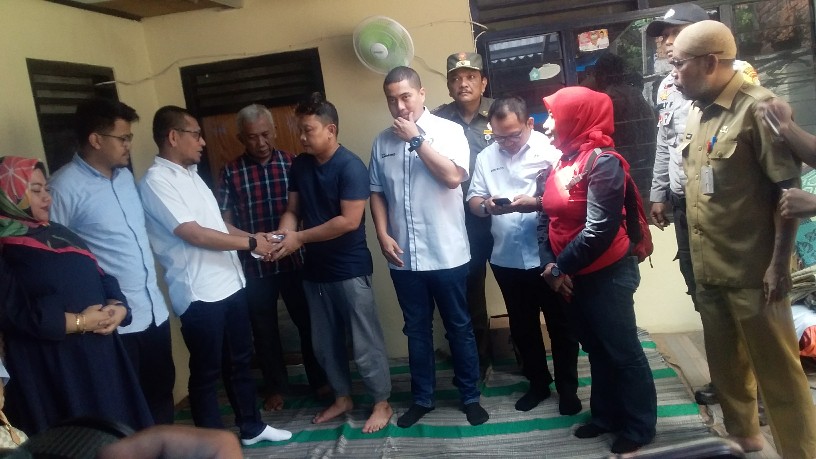 Banjir Mulai Surut, Anggota DPRD DKI Kunjungi dan Beri Bantuan Korban Banjir