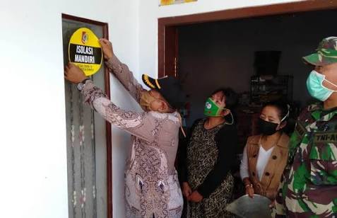 Pemasangan Stiker ‘Warga Tengah Isolasi Mandiri’ Bisa Bikin Stres