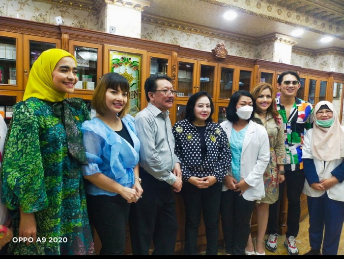 Klinik Bedah Plastik Queen Gelar Santunan Anak Yatim