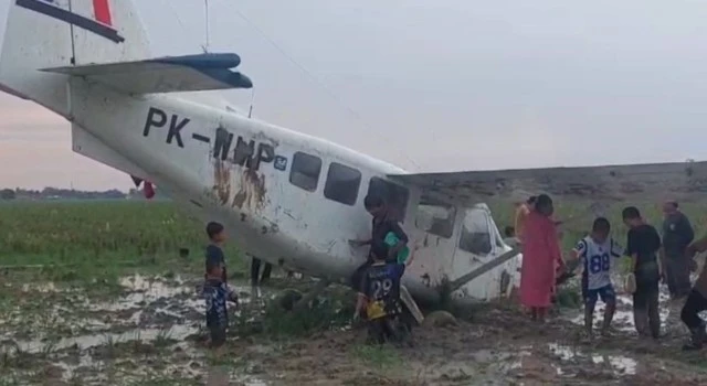 Alami Kendala Teknis. Pesawat Milik BRO Skydive Mendarat Darurat di Sawah