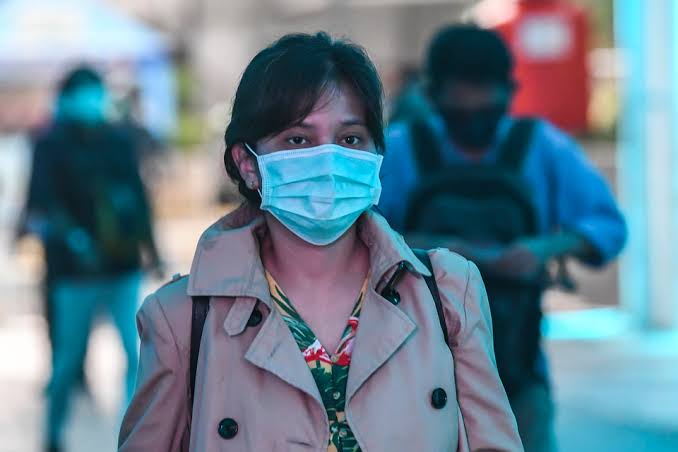 Pneumonia Mengintai, Kemenkes Imbau Warga Pakai Masker di Ruang Publik