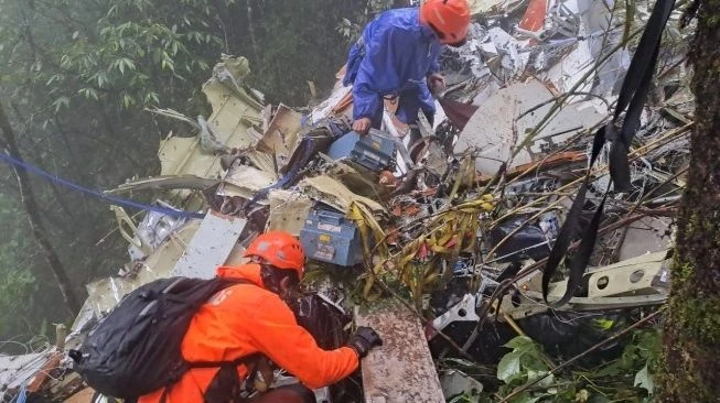 Tim SAR Temukan 6 Korban Pesawat ATR Yang Jatuh di Gunung Bulusaraung