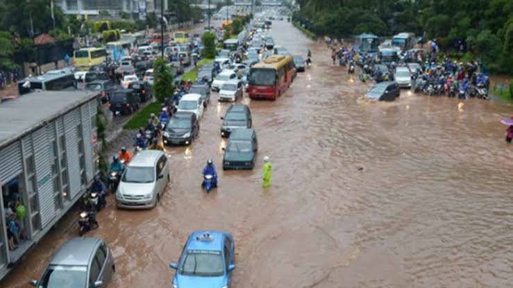 Cegah Banjir, Pemprov DKI Disarankan Siagakan Petugas Untuk Awasi Saluran Air