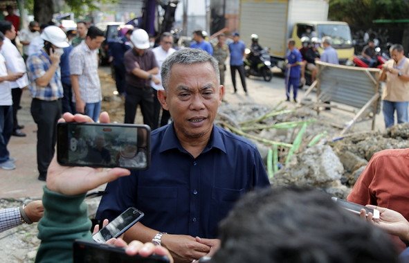 Ketua DPRD Sesali Pembuatan Aliran Air Sembarangan, Setengah Badan Jalan Hancur di Jakpus