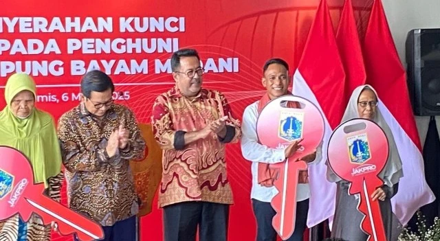 Pramono Anung Serahkan Kunci, Sebelum Lebaran Warga Kampung Bayam Sudah Bisa Menghuni Rusun