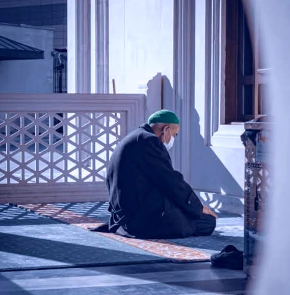 Ternyata Bukan Berbakti Pada Ortu atau Berjihad Yang Jadi Amalan yang Paling Dicintai Allah Melainkan Sholat di Awal Waktu