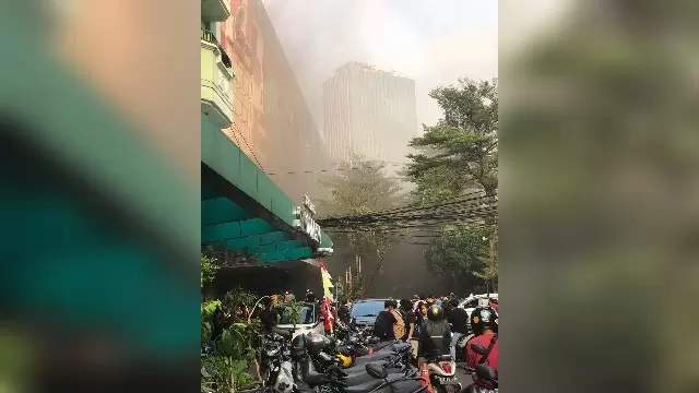 Rooftop Blok M Square Terbakar
