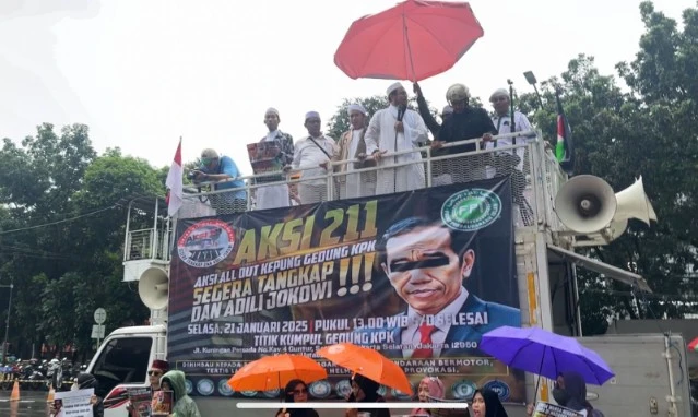 Belasan Ormas Geruduk KPK, Desak Jokowi Ditangkap dan Diadili