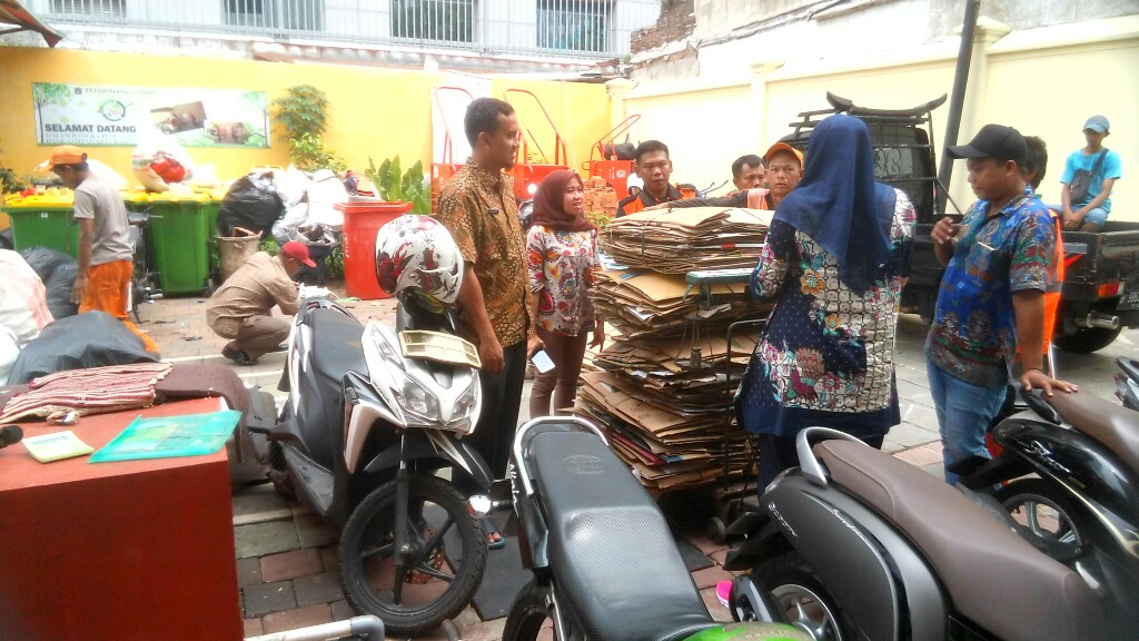 Galau, Puluhan Pemulung Protes Bank Sampah Peduli Gambir