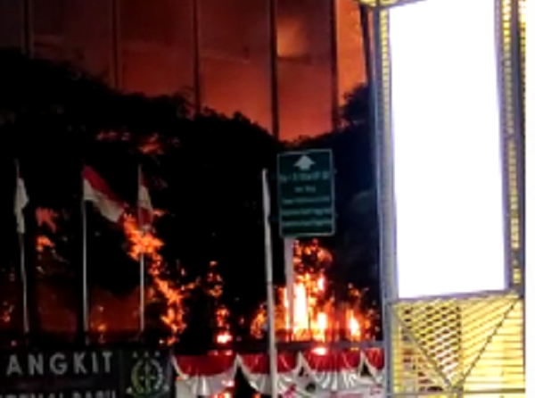 Gedung kejagung Dilalap Si Jago Merah