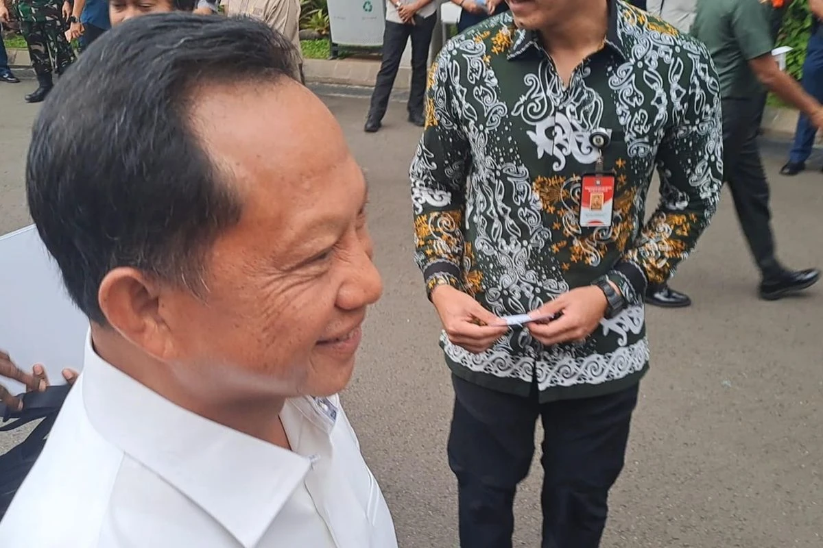 Ditanya Soal Retreat Dilaporkan ke KPK, Tito Hanya Tersenyum