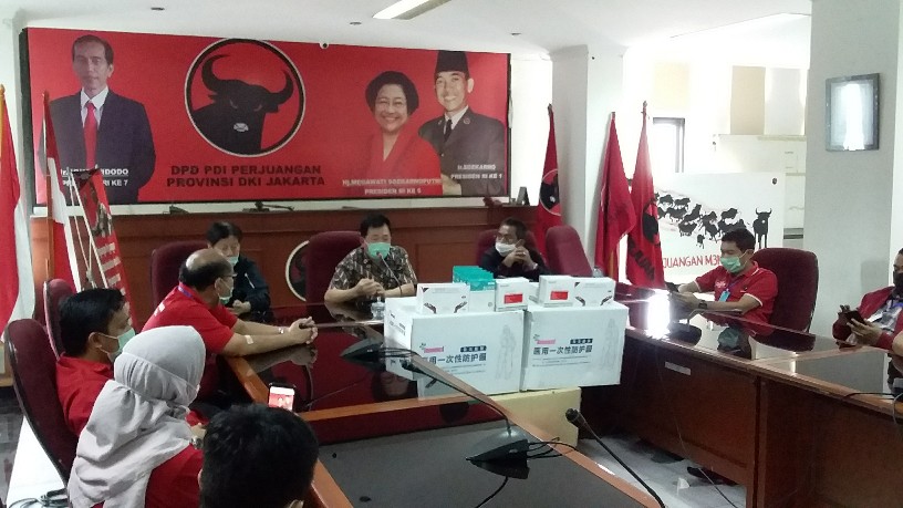 Bantu Penanganan Covid-19, PDIP Jakarta Salurkan Bantuan ke Masyarakat dan RS