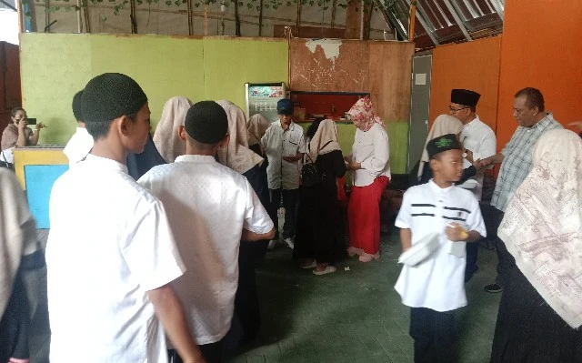 Kafe Tempat Aktivis Kumpul Dibuka di Cempaka Baru, Sri Bintang dan Amir Hamzah Hadir