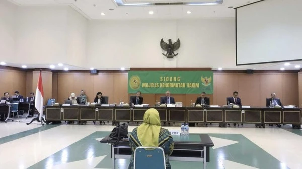 Nipu dengan Modus Loloskan Ujian CPNS, Hakim PT Agama Kupang Dipecat
