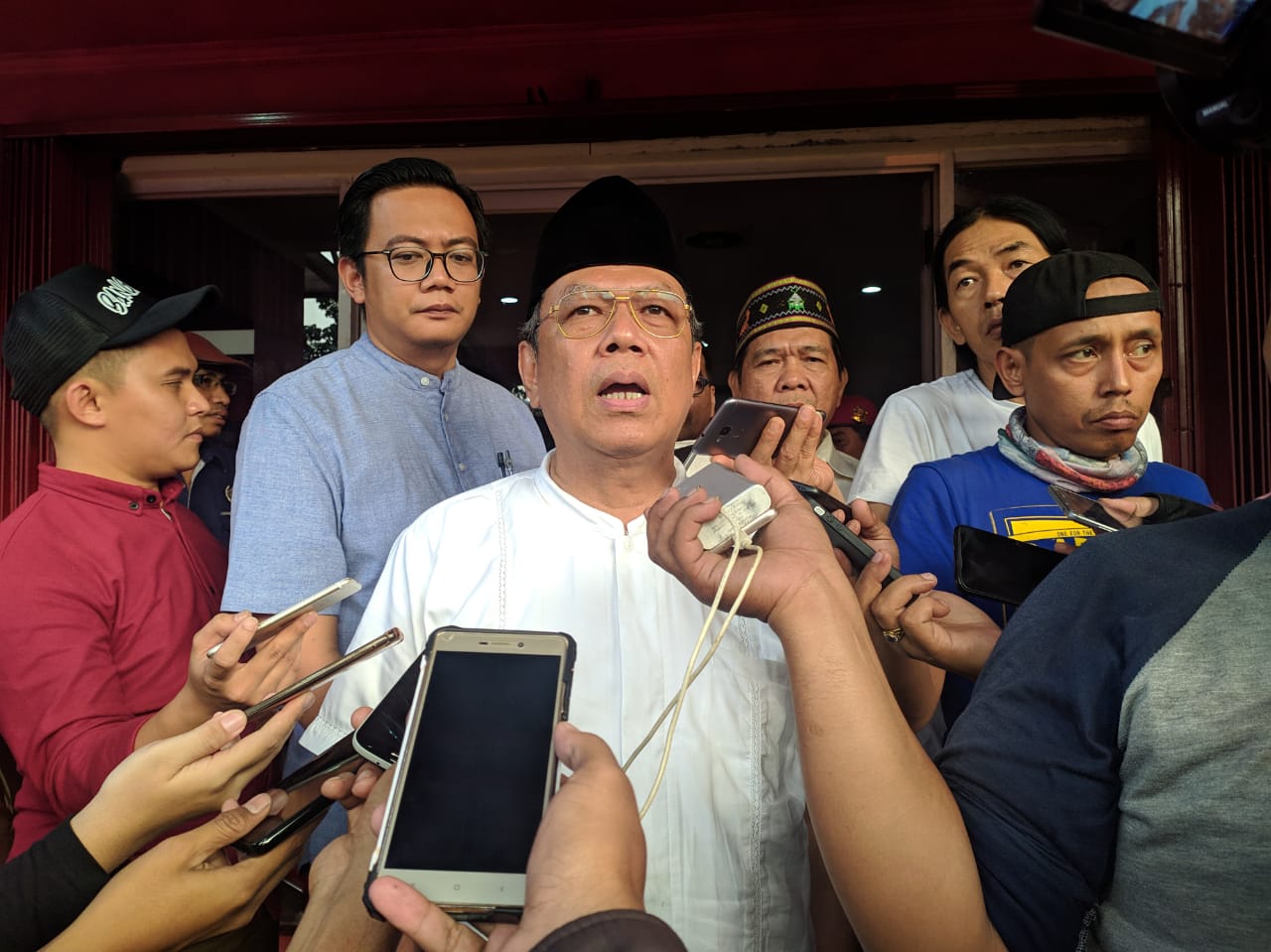Pakai Koko Putih, Bang Ben Ikut Penjaringan Calon Walikota PDI Perjuangan