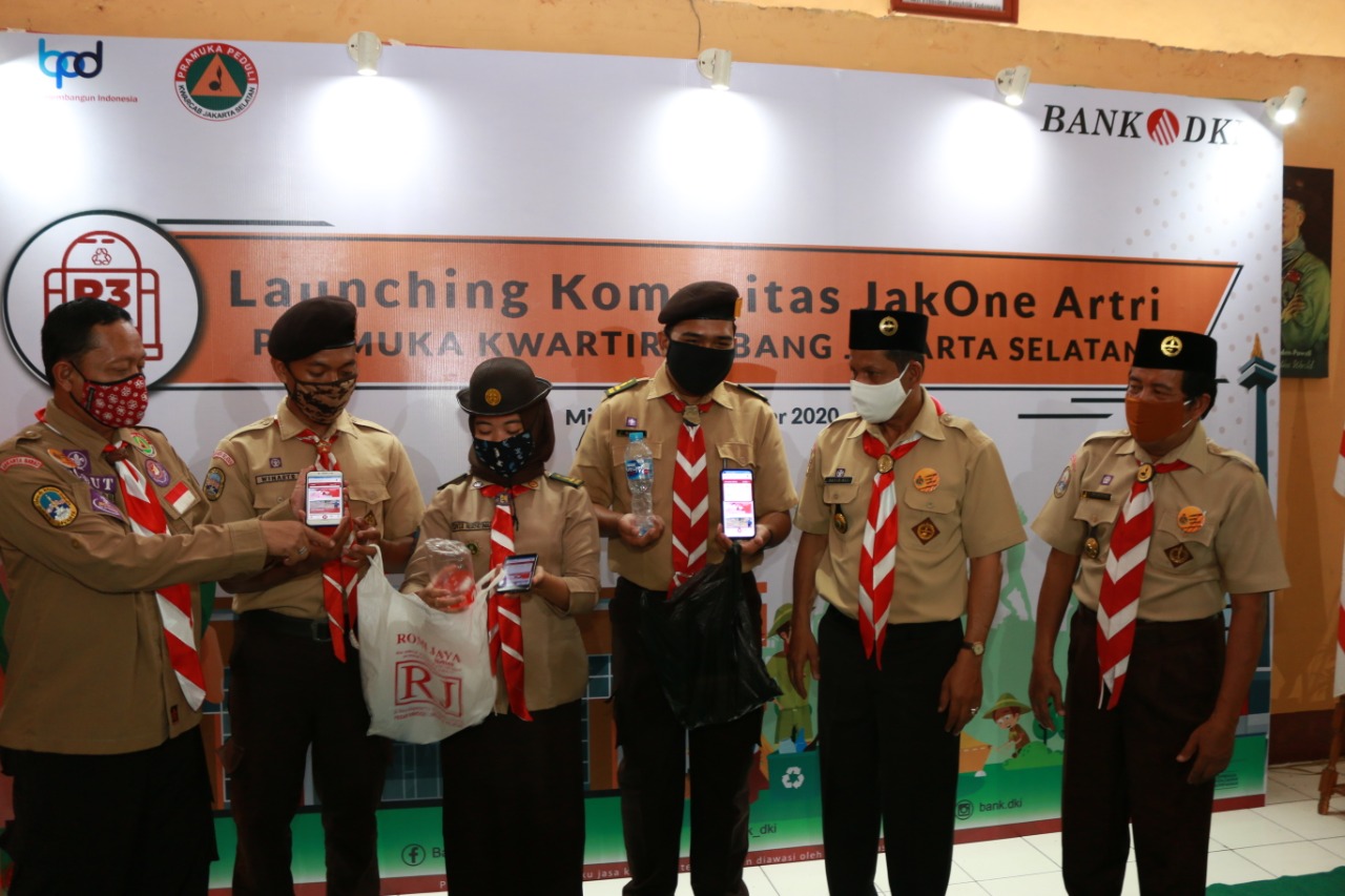 Gandeng Pramuka, Komunitas JakOne Artri Ajak Millenial Cintai Lingkungan