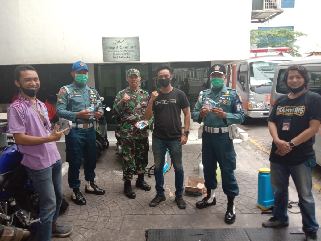 Peduli Corona, Wartawan Balaikota Bagikan Bantuan Ke Masyarakat