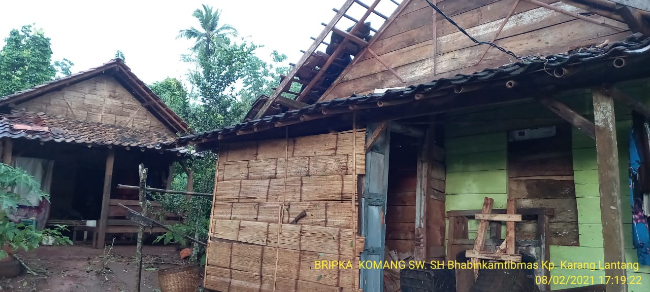 Puting Beliung di Kecamatan Kasui Puluhan Rumah Warga Rusak