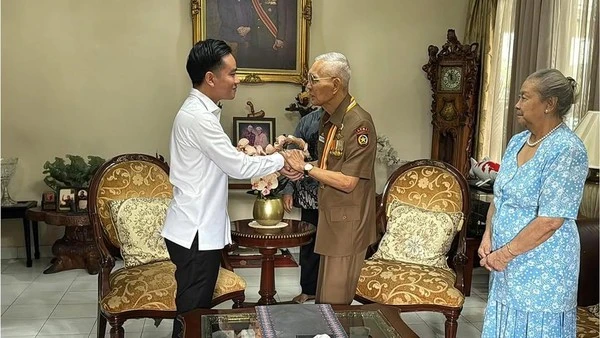Temui Try Sutrisno, Gibran Serahkan Undangan Peringatan HUT RI Ke-80