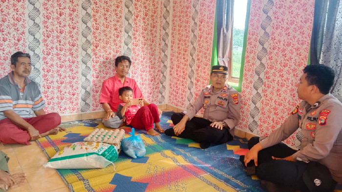 Polda Lampung Mengadakan Baksos Diwilayah Hukum Polres Pesisir Barat