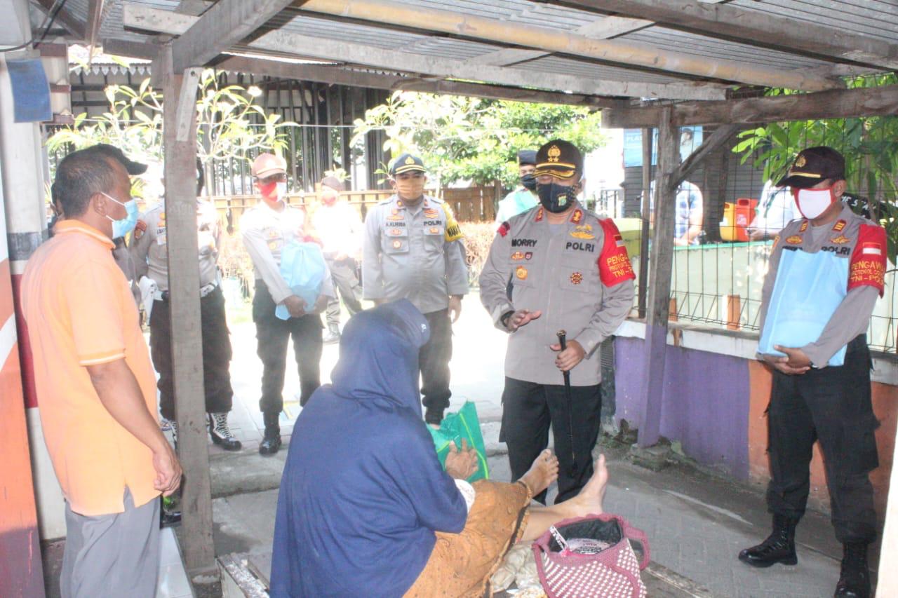 Polres Kepulauan Seribu Saluran 1.000 Paket Sembako Bantuan COVID-19