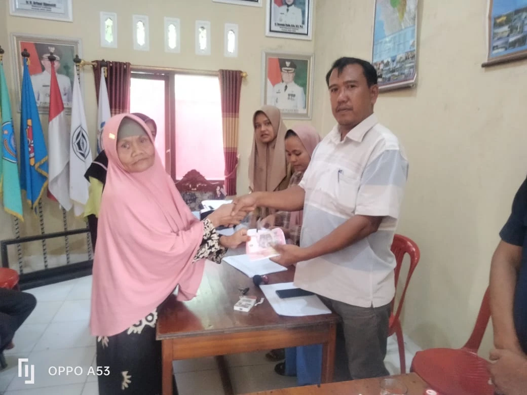 Pemerintahan Pekon Sukabanjar Kecamatan Lumbok Seminung Membagikan BLT DD Tahap 1 Tahun 2024