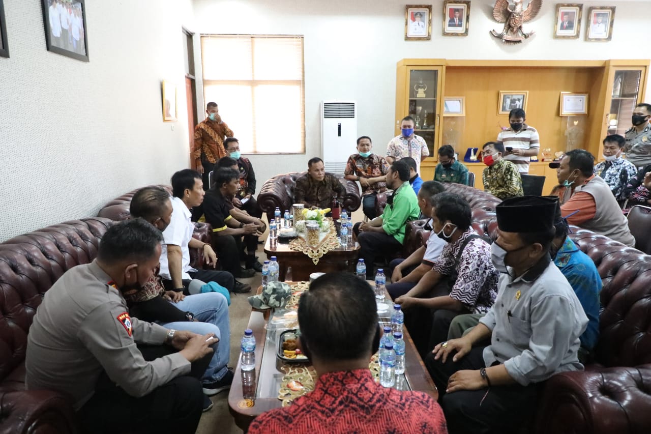 Pemkab Lampung Selatan FKBPD Tuntut Kesejahteraan, Nanang Janji Naikkan Tunjangan BPD di Perubahan