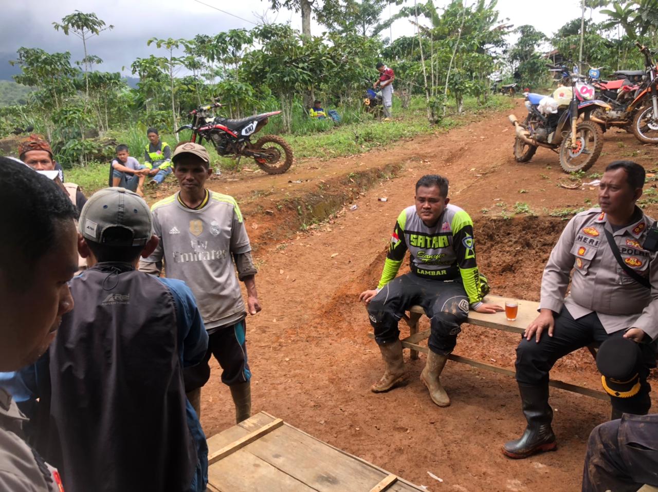 Jumat Curhat, Kapolres Lampung Barat dengar keluhan warga pengungsian tanah longsor