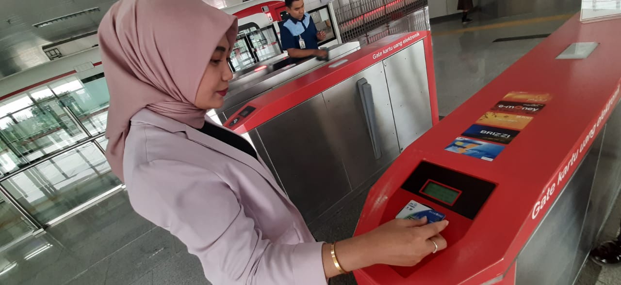Batasi Transaksi Non Tunai, JakLingko bisa topup saldo Dengan JakOne Mobile