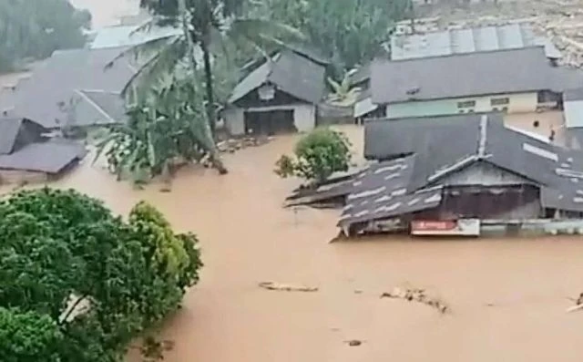 Korban Tewas Akibat Banjir dan Longsor 44 Orang, 231 Rumah Rusak Parah