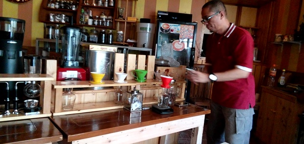 Warung Kopi Bang Ancah, Warung Kopi Nikmat Tanpa Gula