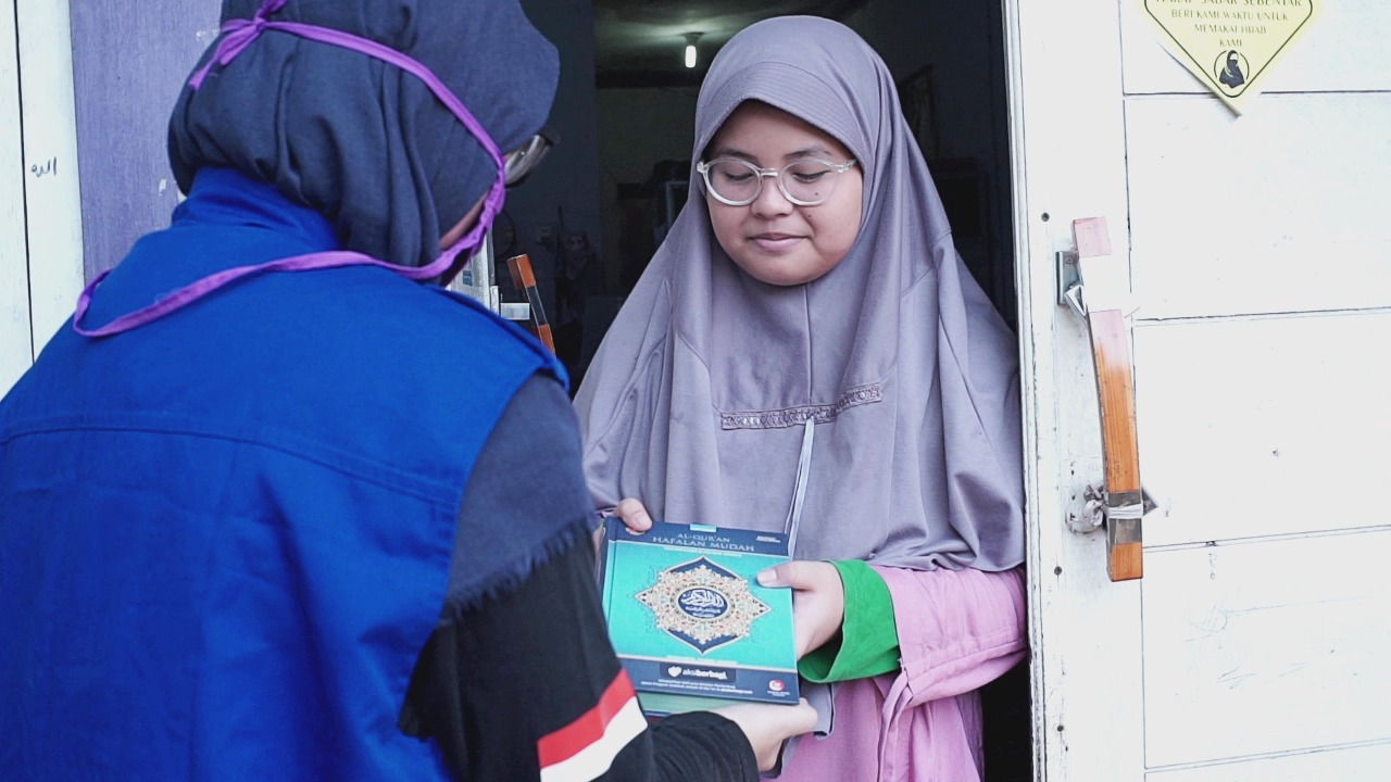 Alhamdulillah, Masih Ada Yang Mau Antar Qur'an Untuk Pendidikan Rohani