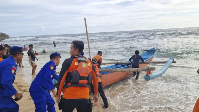Main Air di Rip Current Pantai Drini, 3 Pelajar SMPN 7 Mojokerto Tewas dan 1 Hilang