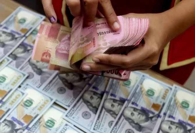 Rupiah Ditutup Jatuh ke 16.611/Dolar AS, Level Terendah Sejak Krisis 1998