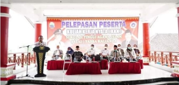 Lepas 58 Mahasiswa KKN STAI Yasba, Nanang Harapkan Mahasiswa Mampu Memberi Warna Bagi Masyarakat