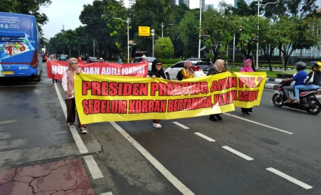 Rayakan Hari Ibu, dari Kolam Air Mancur Patung Kuda ARM Serukan Batalkan PSN PIK-2 dan Rempang