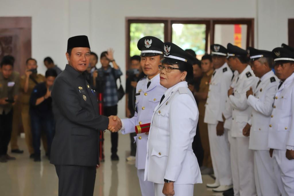 60 Penjabat (Pj) Peratin di wilayah Kabupaten Lampung Barat masa bhakti 2023-2024 resmi diLantik