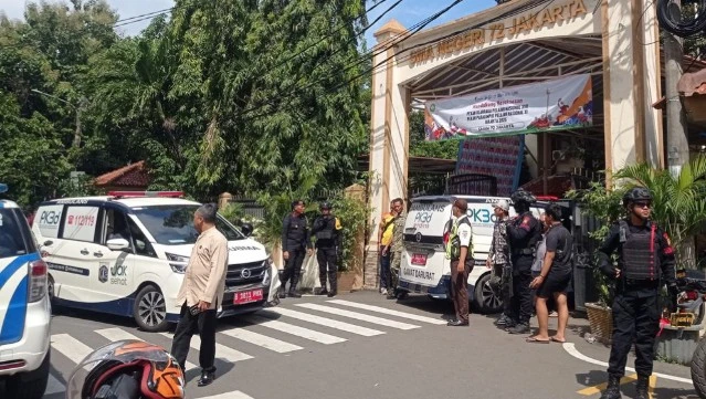 Densus Temukan 7 Peledak di SMAN 72, Tiga Di Antaranya Tidak Meledak