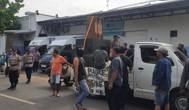 Protes Menu MBG, Warga Tlogowungu Demo SPPG