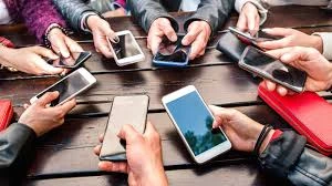 Zuckerberg dan Musk Sebut Smartphone Akan Punah, Diganti Perangkat yang Lebih Canggih