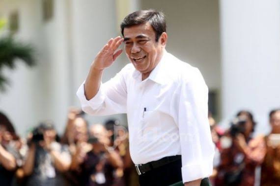 Fachrul Razi Duga Dicopot Jokowi dari Jabatan Menag Karena Tolak Pembubaran FPI