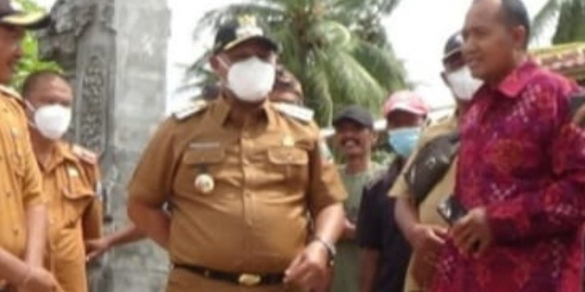 Silaturrahmi Dengan Tokoh Masyarakat Bupati Lampung Selatan Di Desa Bali Agung Sekaligus Tinjau Jalan Yang Masih Onderlak